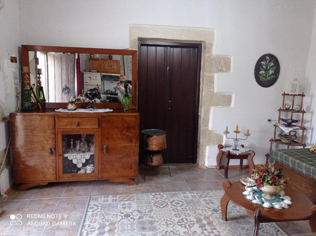 Traditional House Maria Azoyiras ภายนอก รูปภาพ